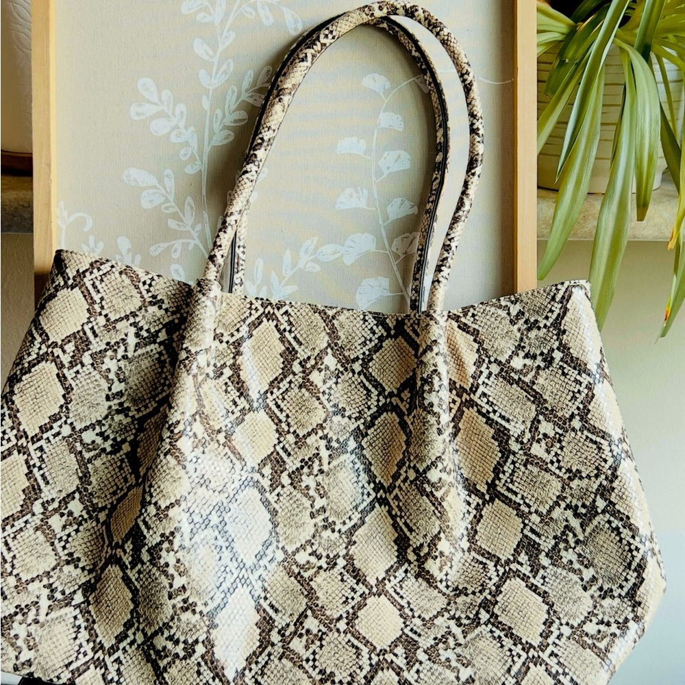 Elegant Snakeskin Pattern Tote Bag